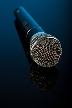 Microphone with reflection