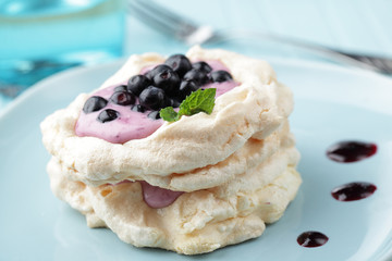 Pavlova dessert