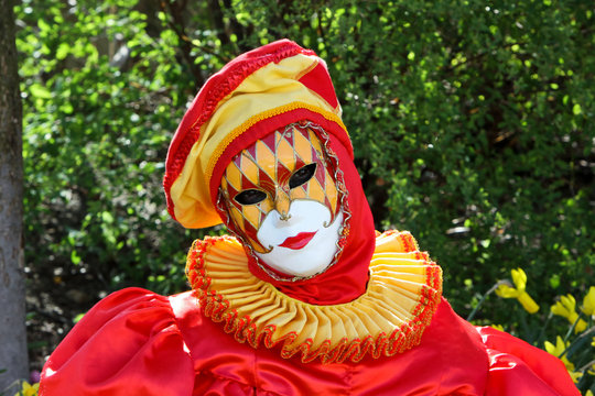 costume v&eacute;n&eacute;tiens