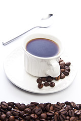 taza de café con granos tostados