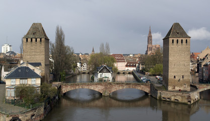 Fototapeta na wymiar Dekoracje Strasbourg w pochmurne atmosferę