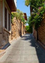 Fototapeta na wymiar Old street w Antalya, Turcja