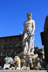 Neptunbrunnen mit Statue