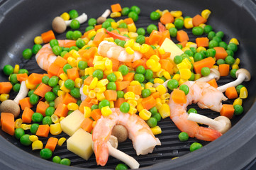 Fried prawn and beans in soya sauce