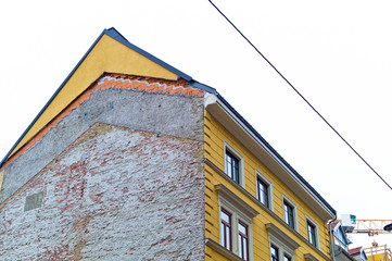 Fototapeta na wymiar Baulücke zwischen zwei Häusern