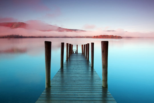 Fototapeta Ashness Pier.  The pier is a landing stage on the banks of Derwentwater, Cumbria in the English Lake District national park.