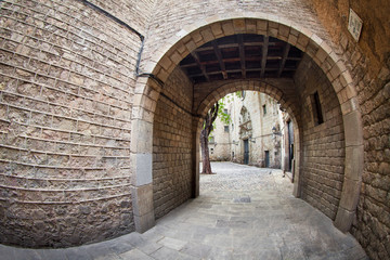 Fototapeta na wymiar Dzielnicy Gotyckiej - Wejście do placu Sant Felip Neri
