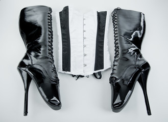 Stiefel und Korsett
