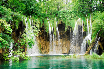 Waterval in nationaal park Plitvice, Kroatië