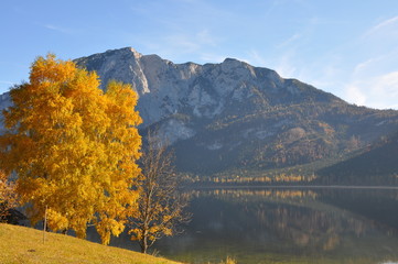 herbstlicher See