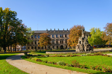 Fototapeta premium Schloss garten in autumn - Erlangen, Germany