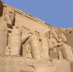 sculptures at Abu Simbel temples © PRILL Mediendesign