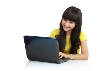 Naklejka premium beautiful asian student using laptop