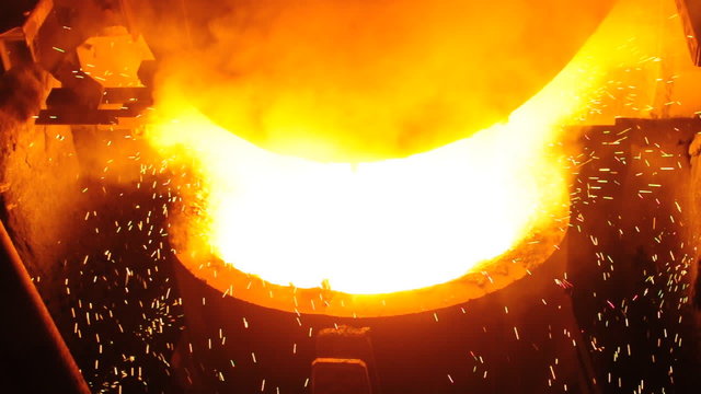 hochofen im stahlwerk // steel mill