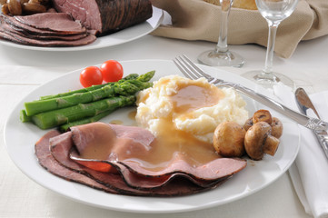 Roast beef and mashed potatoes dinner