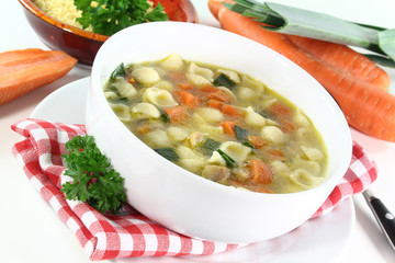 Hühnersuppe mit Gemüse