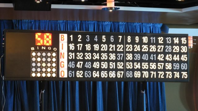 Display with blinking numbers during bingo game