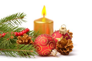 Obraz na płótnie Canvas Christmas balls and gold candle