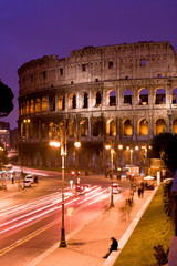 Fototapeta na wymiar Colosseo di Notte