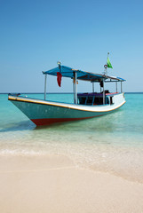 Obraz na płótnie Canvas Boat on a beach
