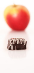 Praline und Apfel