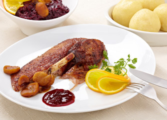 Gänsekeule gebraten