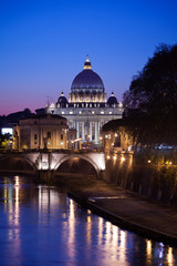 Fototapeta premium Basilica di San Pietro di notte