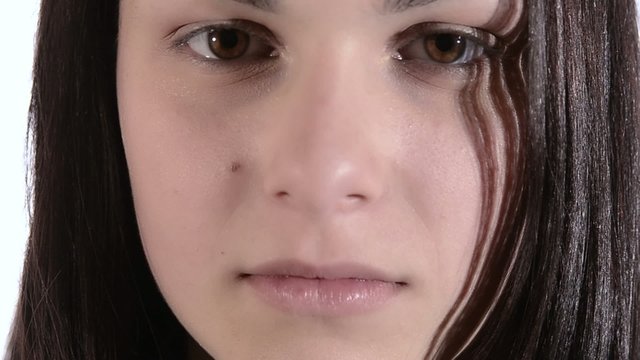 ragazza triste in primissimo piano