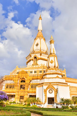 Fototapeta na wymiar White pagoda in the temple