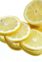 Citron sur fond blanc