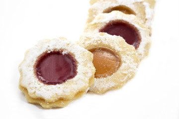 Weihnachtsplätzchen mit Konfitürenfüllung