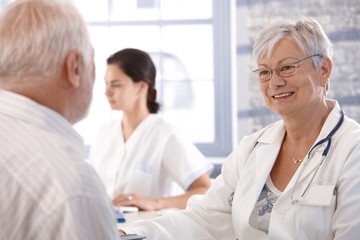 Obraz premium Healthcare consultation at old age