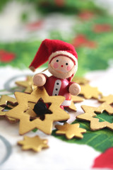 babbo natale in legno con stelle