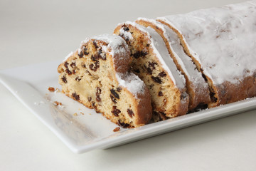 Christstollen mit Rosinen