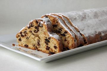 Weihnachtsstollen aufgeschnitten