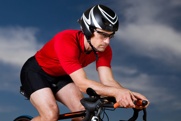 Triathlet auf dem Fahrrad