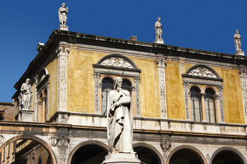 Obraz premium Dante square of Verone - Piazza Dante a Verona