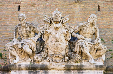 Fototapeta na wymiar Rom Vatikan Eingangsskulptur 01