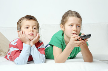 Kinder beim Fernsehen