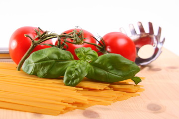 Spaghetti und Tomaten