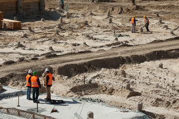 Fünf auf der Baustelle