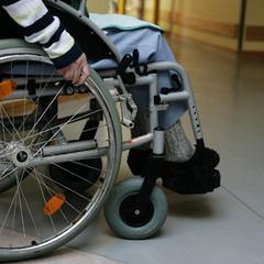 Obraz premium im Rollstuhl