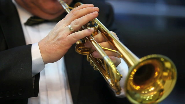 musician plaing music