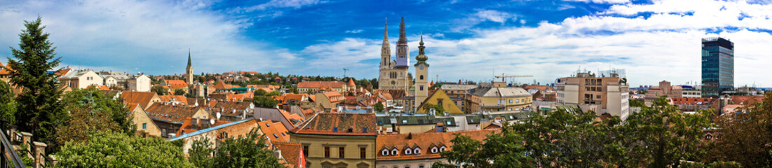 Naklejka na ściany i meble Zagreb cityscape panoramiczny widok na centrum starego miasta