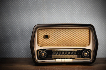 antique radio on vintage background - obrazy, fototapety, plakaty