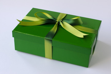 Verpacktes Geschenk in Grün
