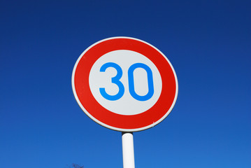 道路標識(制限速度30km/h)