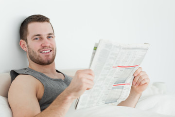 Obraz premium Handsome man reading a newspaper