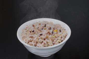 炊きたて雑穀御飯