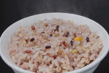 炊きたて雑穀御飯